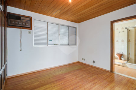 Casa à venda com 5 quartos, sendo 3 suítes, em Alto da Boa Vista, São Paulo, SP