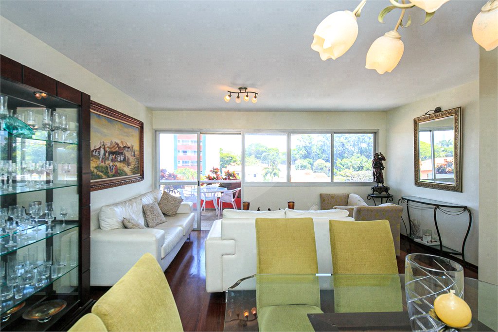 Apartamento à venda com 3 quartos, sendo 1 suíte, em Chácara Santo Antônio, São Paulo, SP