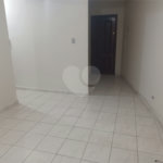Apartamento super bem localizado, com 01 dormitório e armário embutido