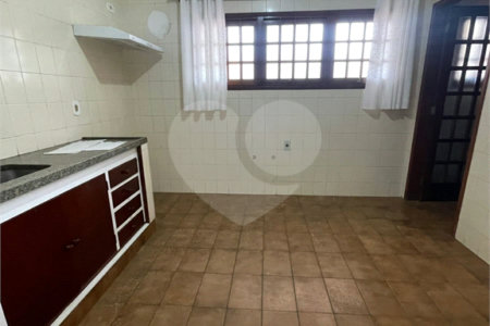 Sobrado à venda com 5 quartos, sendo 2 suítes,  em Vila Oliveira, Mogi das Cruzes, SP