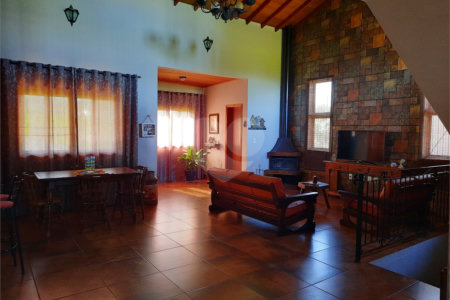 Casa à venda com 3 quartos, sendo 1 suíte,  no condomínio Village Ipanema 1, Araçoiaba da Serra - SP
