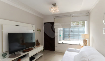 Sobrado à venda com 2 quartos, sendo 1 suíte,  em Chácara Santo Antônio, São Paulo, SP