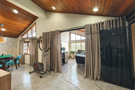 Casa à venda com 5 suítes no condomínio Parque Village Castelo, Itu - SP