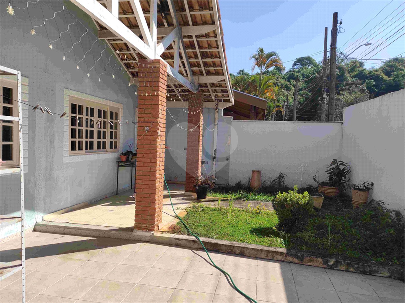 Casa à venda com 3 quartos, sendo 1 suíte, no condomínio Eldourado, São José dos Campos - SP