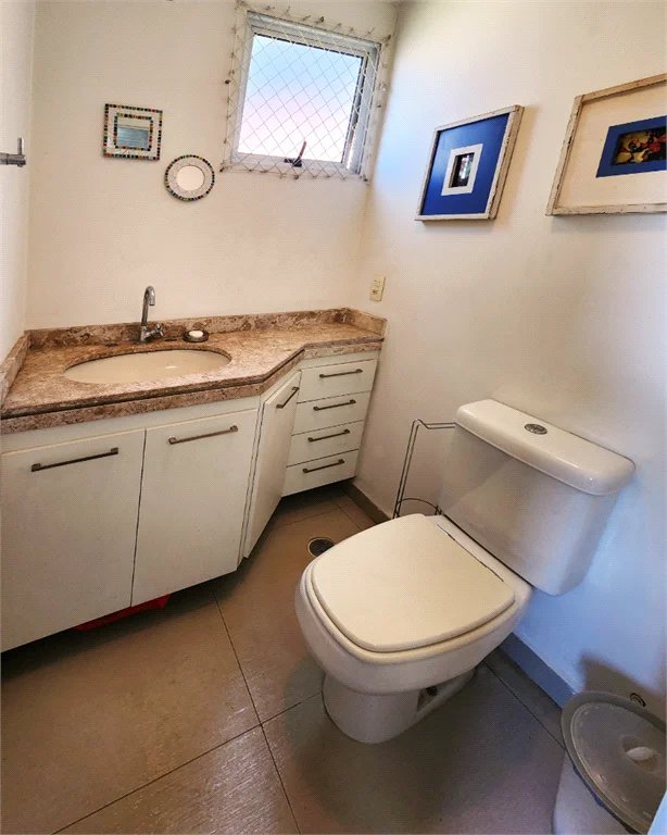 Casa à venda com 4 quartos, sendo 2 suítes, no condomínio Vila Nova de Gaia, São Paulo - SP