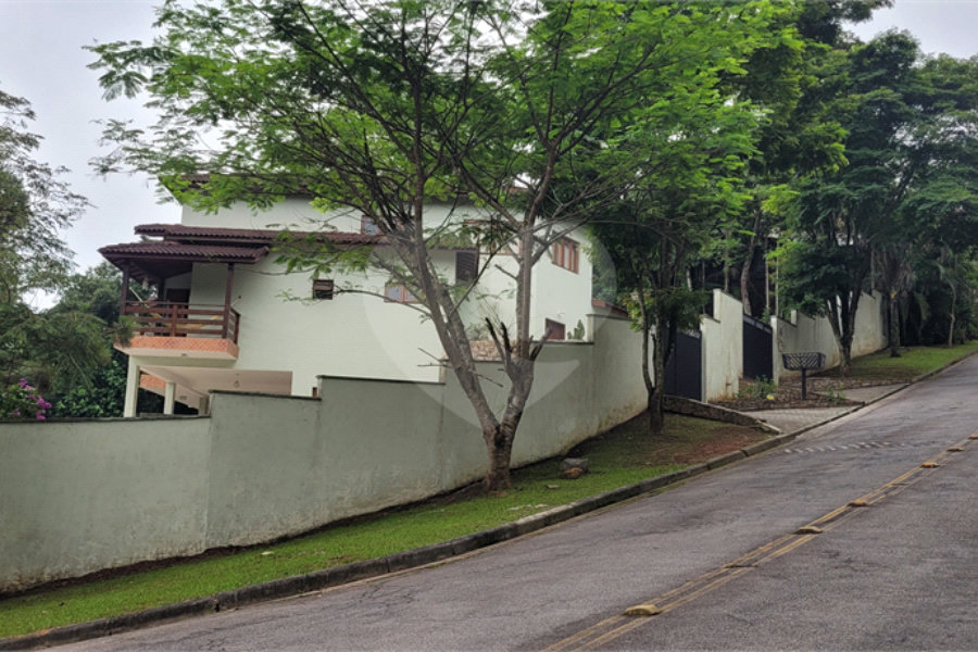 Casa à venda com 4 quartos, sendo 2 suítes, no condomínio Alpes da Cantareira, Mairiporã - SP