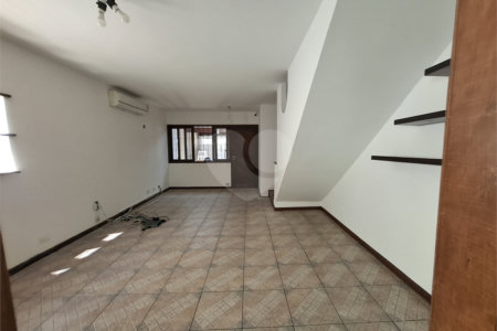 Sobrado à venda com 3 quartos, sendo 1 suíte, em Chácara Santo Antônio, São Paulo, SP
