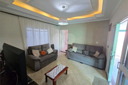 Casa à venda com 5 quartos, sendo 1 suíte,  em Vila Santana, Itapetininga, SP