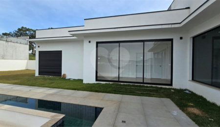 Casa à venda ou para alugar com 5 quartos, sendo 4 suítes, no condomínio Equilibrium, Atibaia - SP