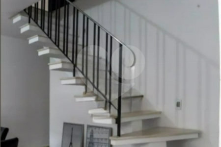 Casa à venda com 4 quartos, sendo 2 suítes, em Vila Gumercindo, São Paulo, SP
