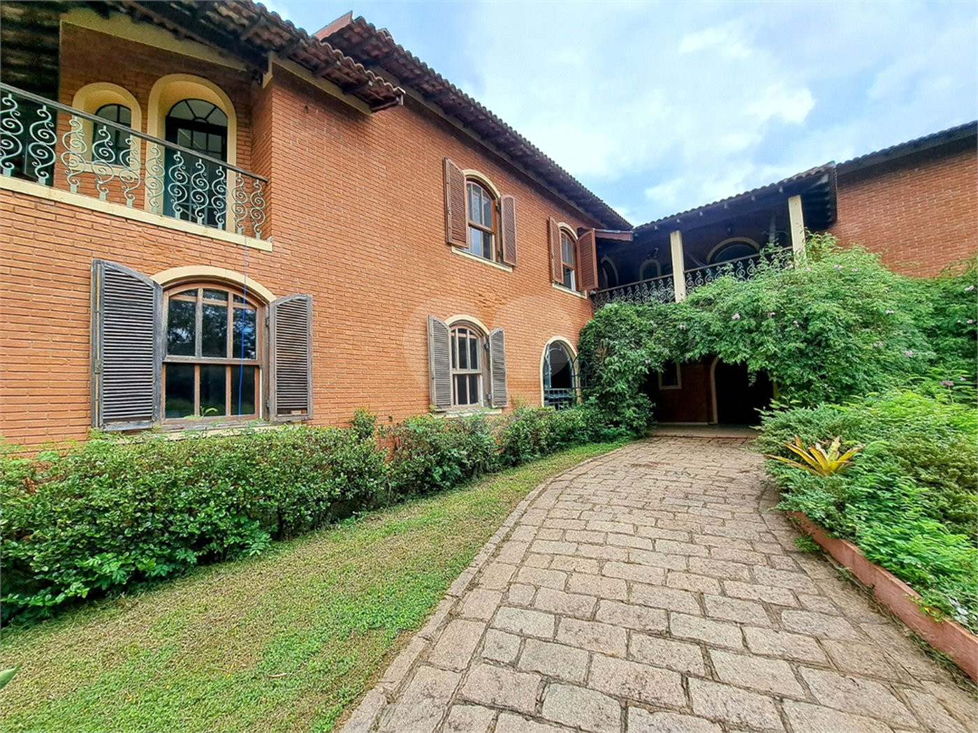 Casa à venda com 6 quartos, sendo 5 suítes, no condomínio São Joaquim, Vinhedo - SP