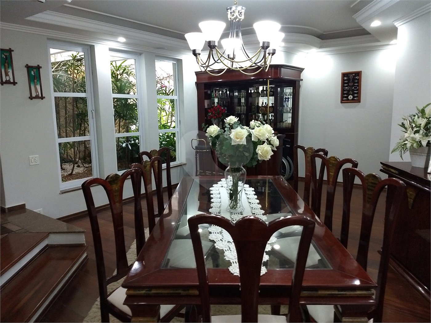 Casa Térrea à venda ou para alugar com 4 suítes em Horto, São Paulo, SP