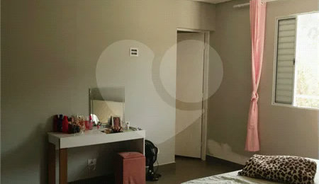 Casa à venda ou para alugar com 3 suítes em Mairiporã, SP