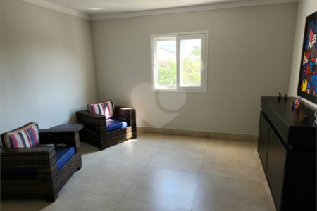 Casa à venda com 4 quartos, sendo 3 suítes, no condomínio Terras de Mont Serrat, Salto - SP