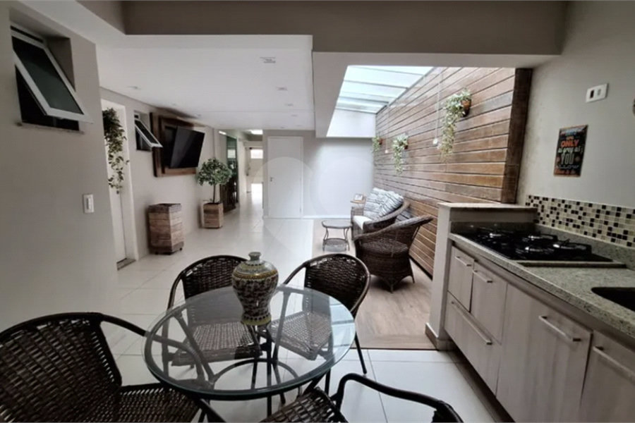 Casa à venda com 5 quartos, sendo 2 suítes,  no condomínio Floradas da Serra, São Paulo - SP