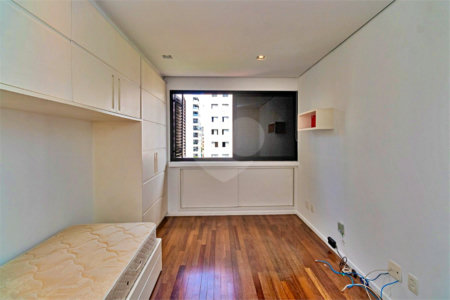 Apartamento à venda com 3 quartos, sendo 1 suíte, em Vila Olímpia, São Paulo, SP