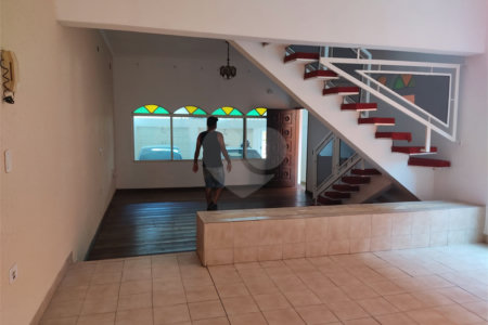 Sobrado à venda com 4 quartos, sendo 1 suíte, em Cidade Jardim Cumbica, Guarulhos, SP
