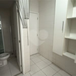 Apartamento de 155 m² com 4 dormitórios, varanda e 2 vagas de garagem. Condomínio com piscinas adulto, infantil e aquecida, lazer e portaria 24 horas.