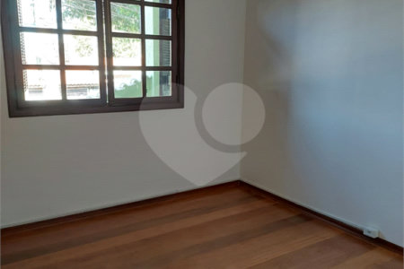 Casa à venda com 2 quartos, sendo 1 suíte, em Vila Maria de Maggi, Suzano, SP