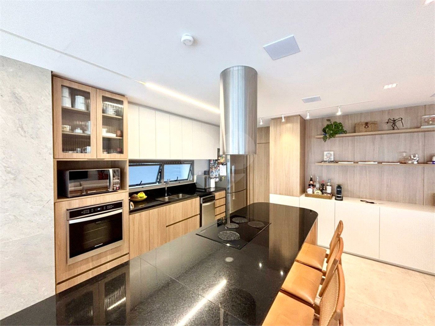 Apartamento à venda com 3 suítes em Moema, São Paulo, SP
