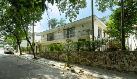 Casa Térrea à venda ou para alugar com 4 suítes em Jardim Marajoara, São Paulo, SP