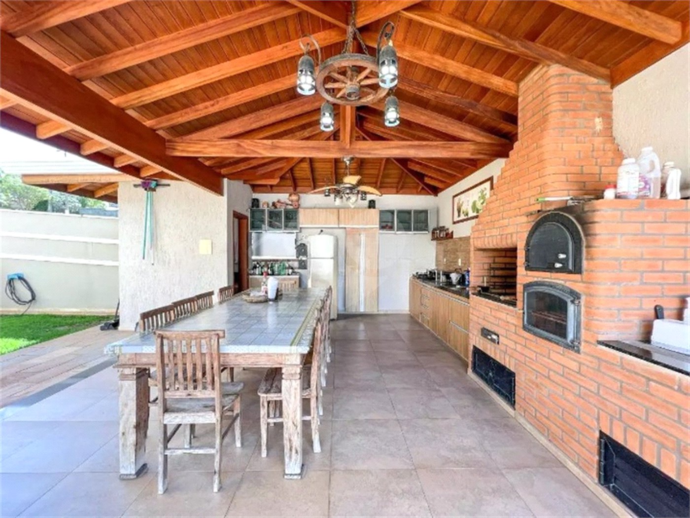 Casa à venda com 3 suítes no condomínio Portal do Lago, Valinhos - SP