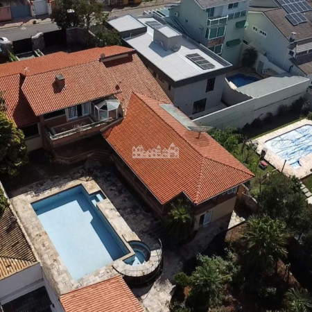 Casa à venda com 4 suítes em Vila Petrópolis, Atibaia, SP