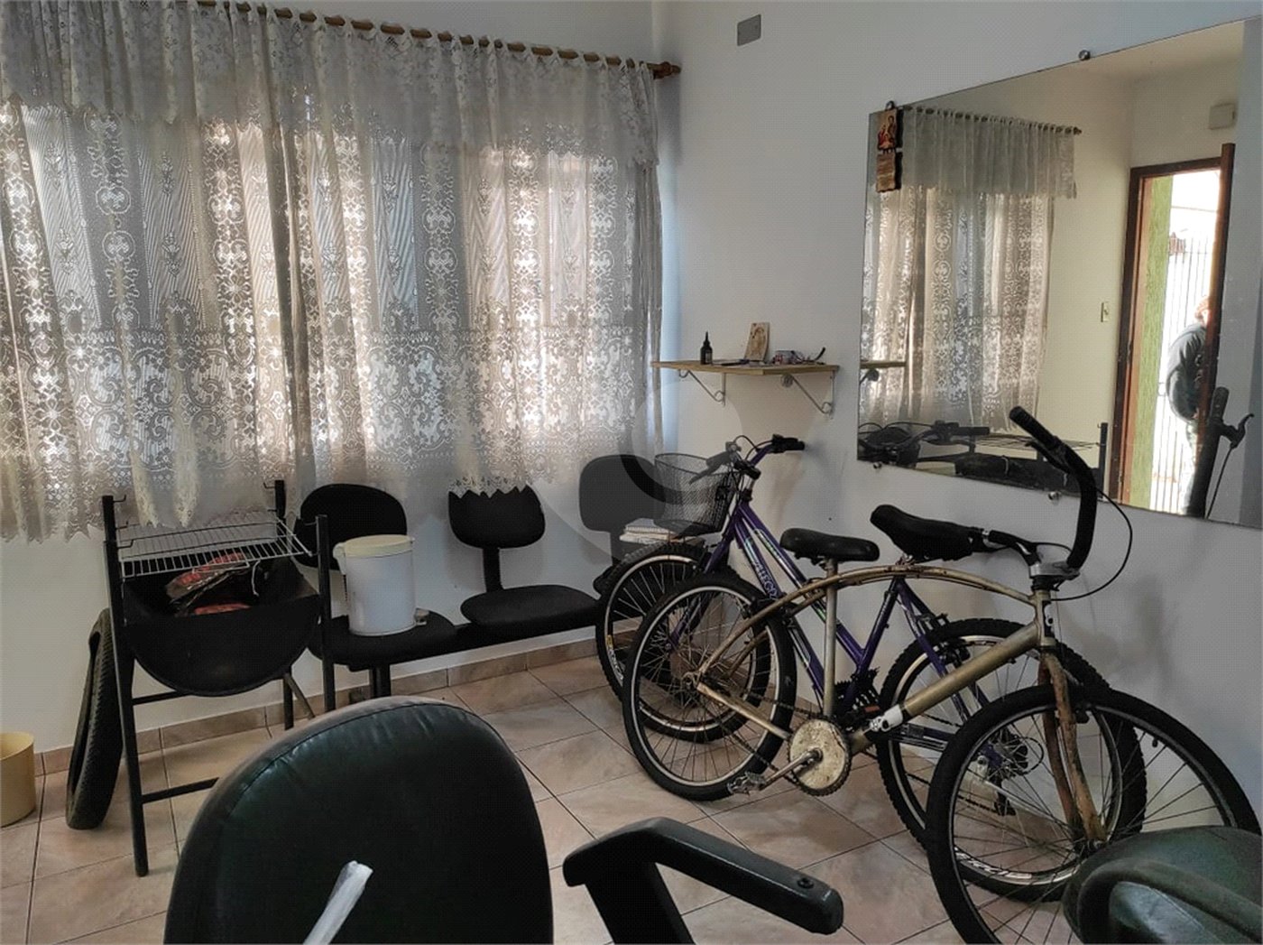 Casa à venda com 3 quartos, sendo 1 suíte, no Centro, Poá, SP
