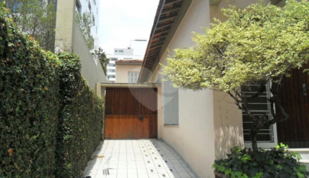 Casa Térrea para alugar com 1 quarto, sendo 3 suítes,  em Indianópolis, São Paulo, SP