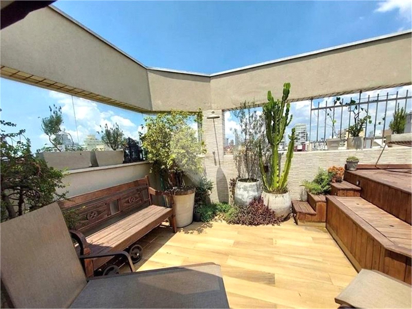 Apartamento à venda ou para alugar com 4 quartos, sendo 1 suíte, em Pinheiros, São Paulo, SP
