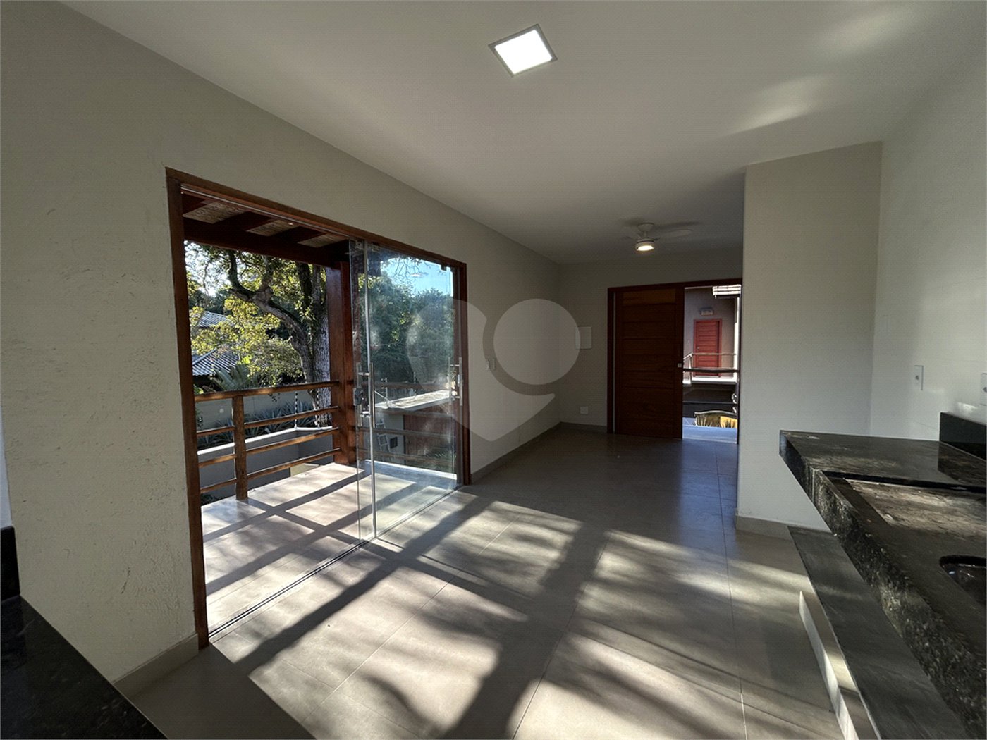 Apartamento à venda com 2 quartos, sendo 1 suíte, no Centro / Arraial D'ajuda, Porto Seguro, BA
