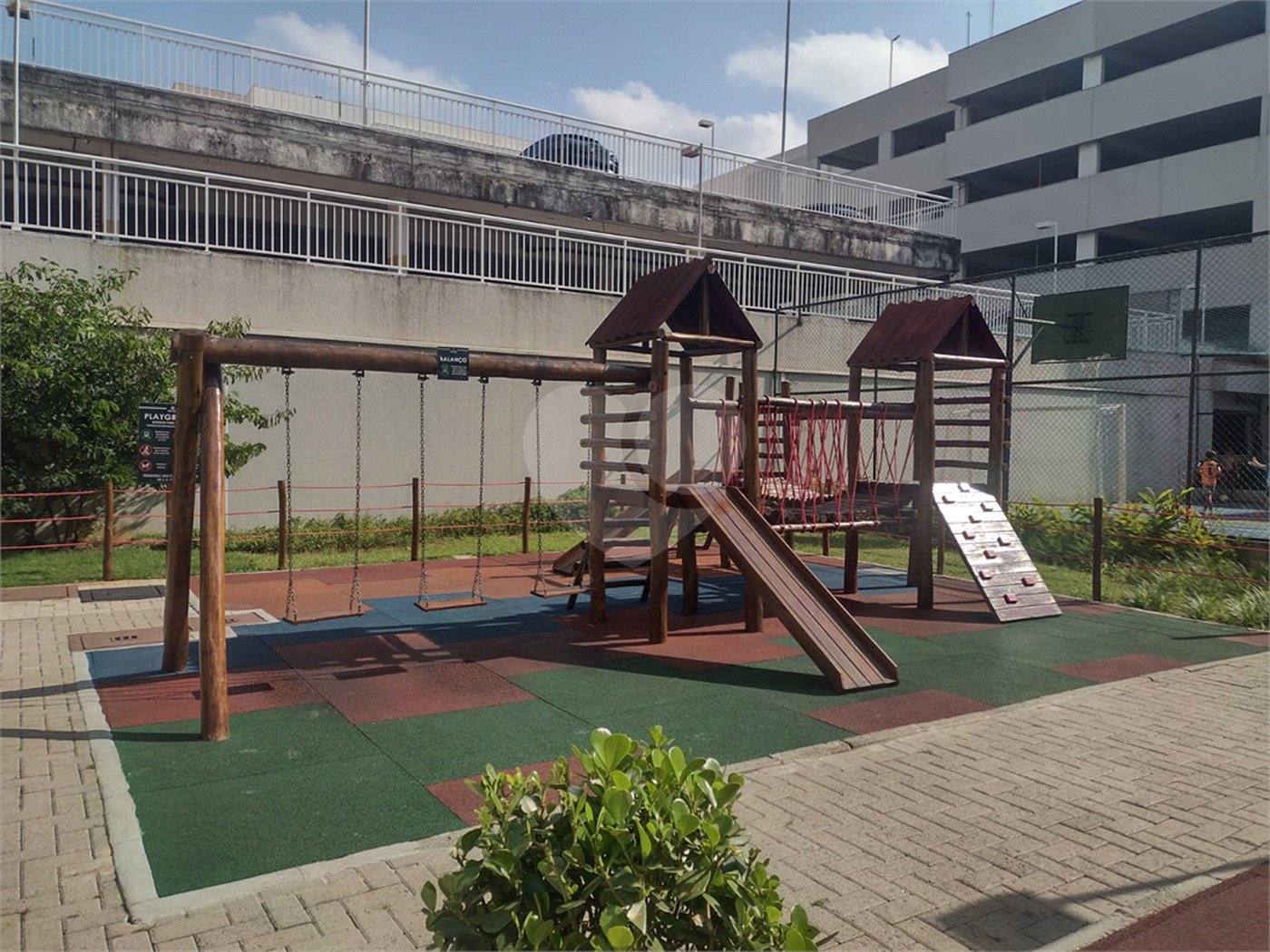 Apartamento à venda com 3 quartos, sendo 1 suíte,  em Campo Grande, São Paulo, SP