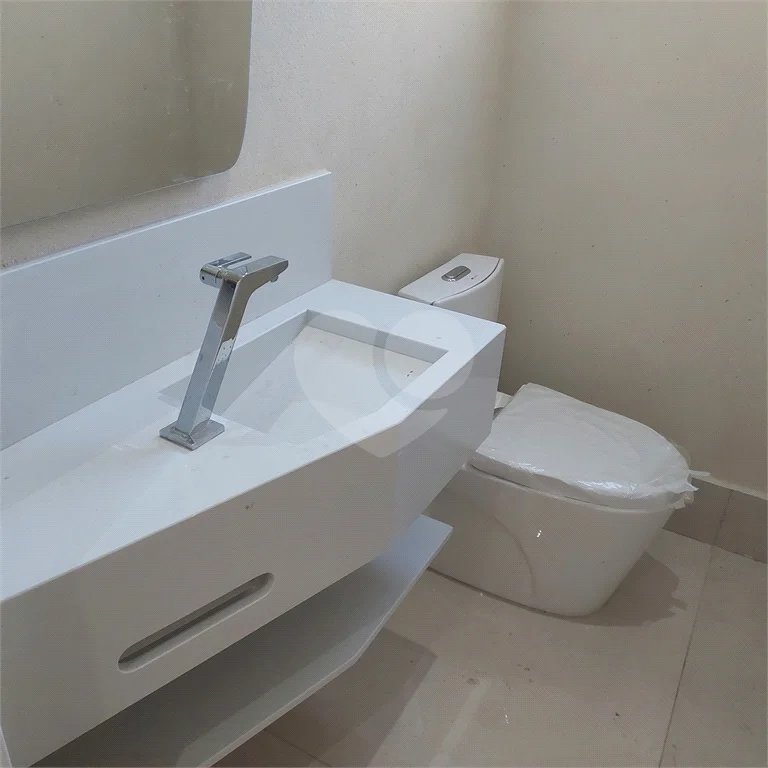 Sobrado recém-construído com 3 dormitórios em condomínio fechado em Piracicaba-SP.