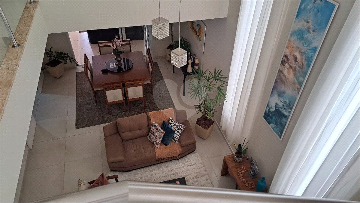Casa à venda com 4 quartos, sendo 3 suítes,  no condomínio Res. Luzern, Campinas - SP