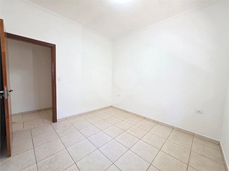Casa à venda com 3 quartos, sendo 1 suíte, no condomínio Residencial Jardim das Palmeiras, Vinhedo - SP