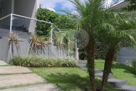 Casa à venda com 3 suítes em Moinho Velho, Cotia, SP