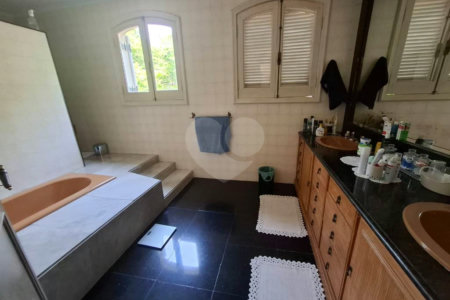 Casa à venda com 5 quartos, sendo 3 suítes,  em Alto da Boa Vista, São Paulo, SP