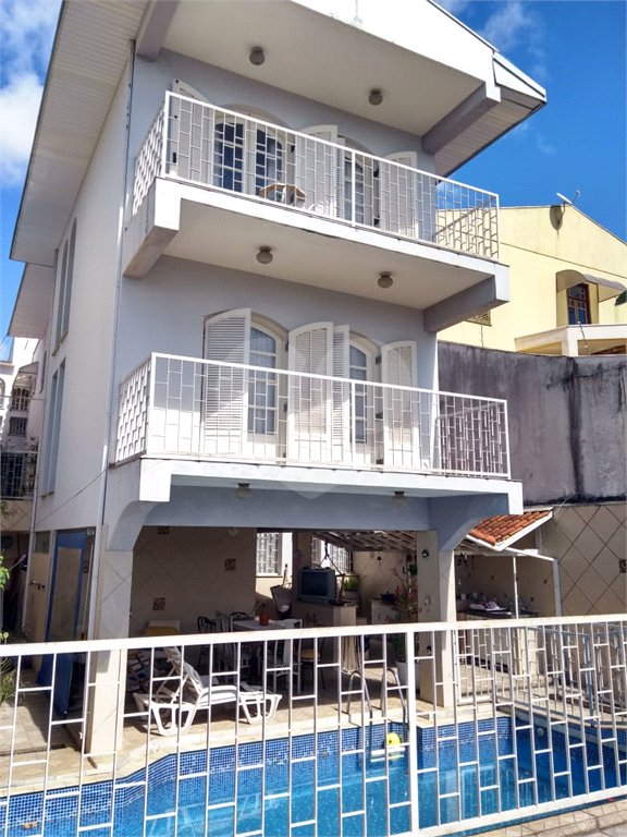 Casa à venda com 5 quartos, sendo 3 suítes,  em Vila Oliveira, Mogi das Cruzes, SP