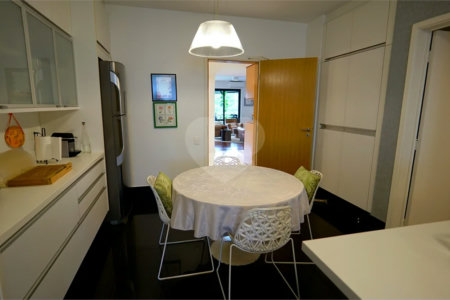 Apartamento à venda com 4 quartos, sendo 3 suítes, em Santo Amaro, São Paulo, SP