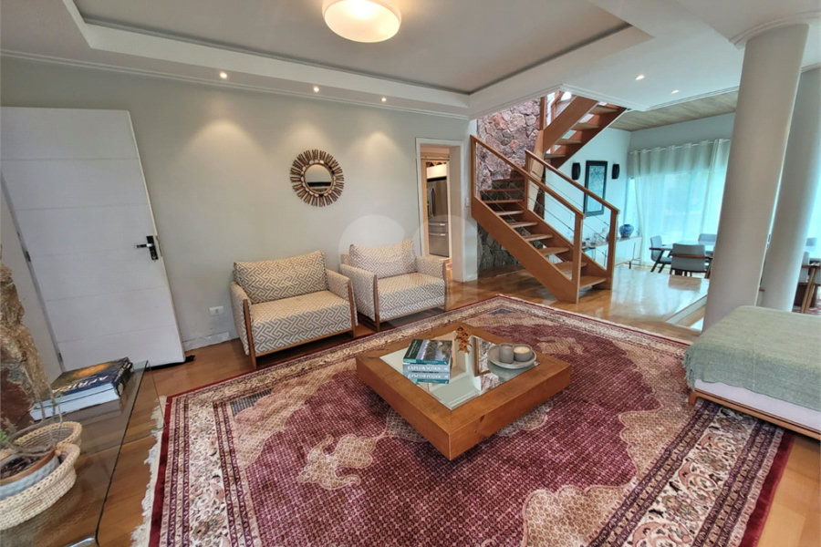 Casa à venda com 3 suítes no condomínio Parque Petrópolis 4 Secção, Mairiporã - SP