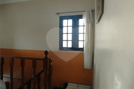 Sobrado à venda com 3 quartos, sendo 1 suíte, em Biritiba, Poá, SP