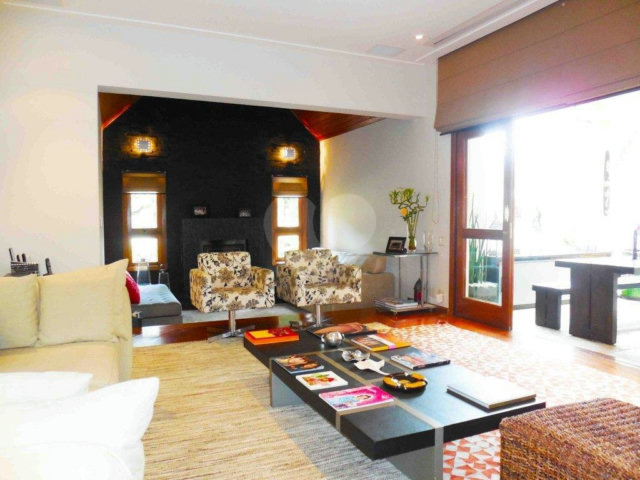 Casa à venda com 4 suítes no condomínio Vilaggio Monte Alegre, São Paulo - SP