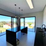 Casa à venda com 3 suítes no condomínio Ninho Verde II, Pardinho - SP