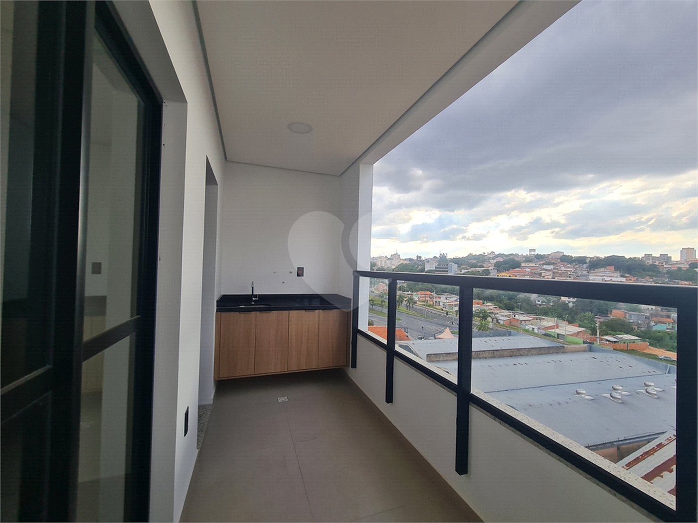 Apartamento à venda com 3 quartos, sendo 1 suíte,  em Jardim Refúgio, Sorocaba, SP