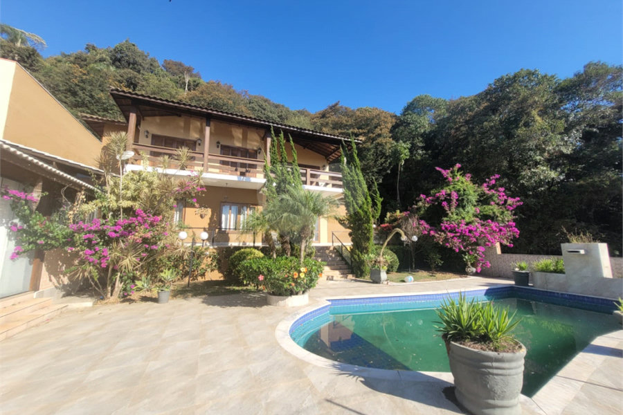 Casa para alugar com 5 quartos, sendo 2 suítes,  no condomínio Alpes de Caieiras, Caieiras - SP