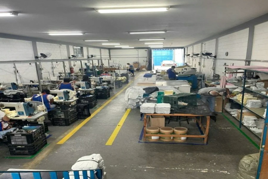 Galpão de 680 M² a 01 km da Rodovia Anchieta.