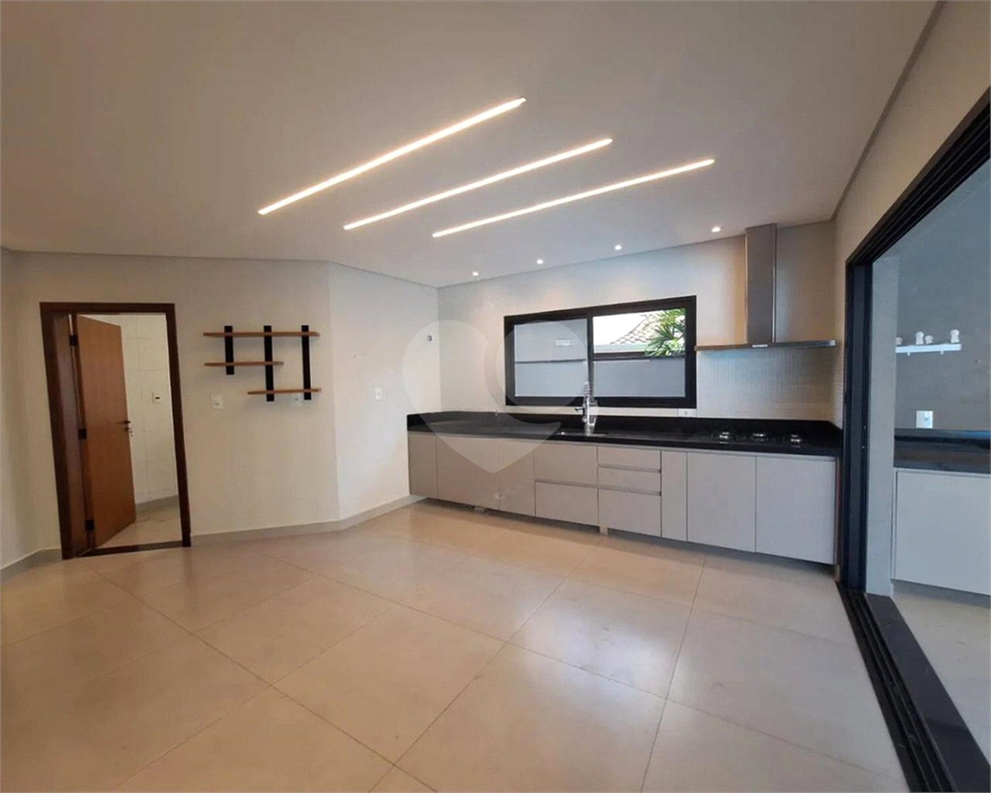 Sobrado à venda com 3 suítes em Condomínio Residencial Terras do Caribe, Valinhos, SP