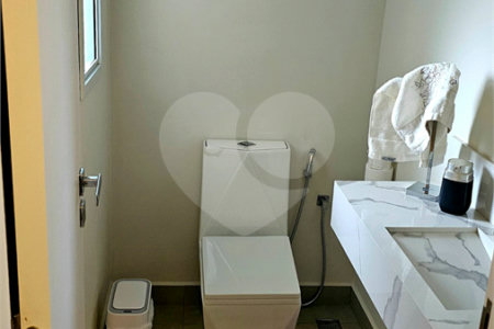 Casa á venda no condomínio Damha I