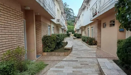 Casa à venda com 3 quartos, sendo 1 suíte,  no condomínio Jardim das Palmas, São Paulo - SP