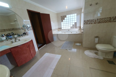 Casa à venda com 5 suítes no condomínio Vila Hípica I, Vinhedo - SP